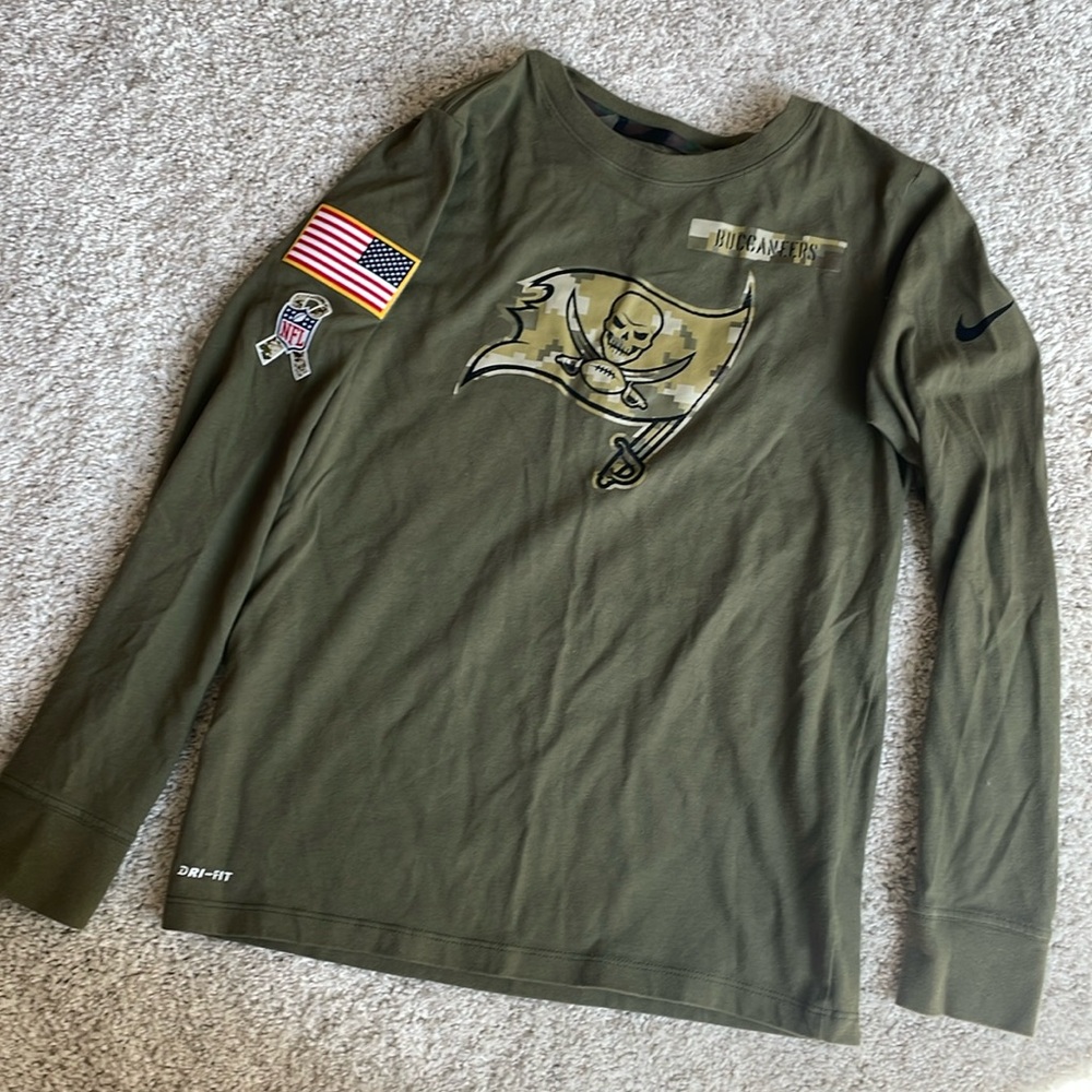 NFL Buccaneers dri-fit Nike tee shirt
